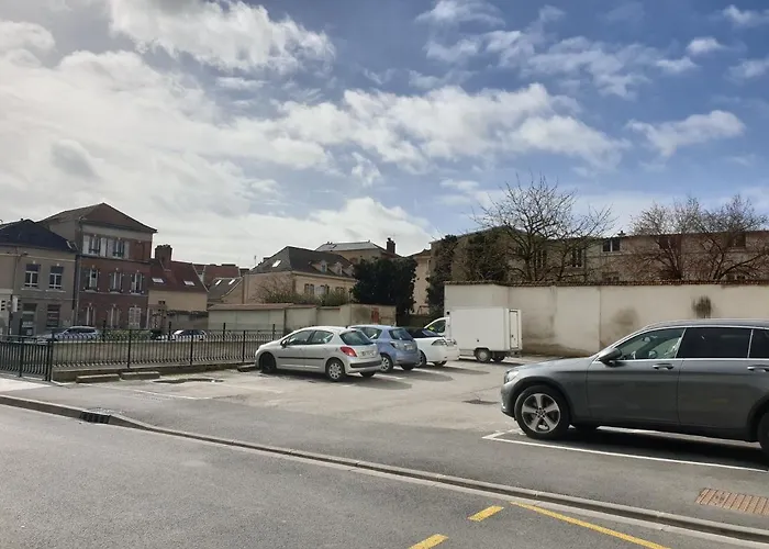Appartement Hyper-Centre Epernay Avec Sauna Et Parking Prive